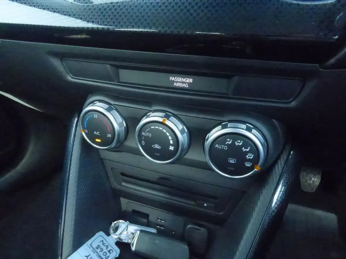 2018-mazda-mazda2-15-se-l-nav-big-19