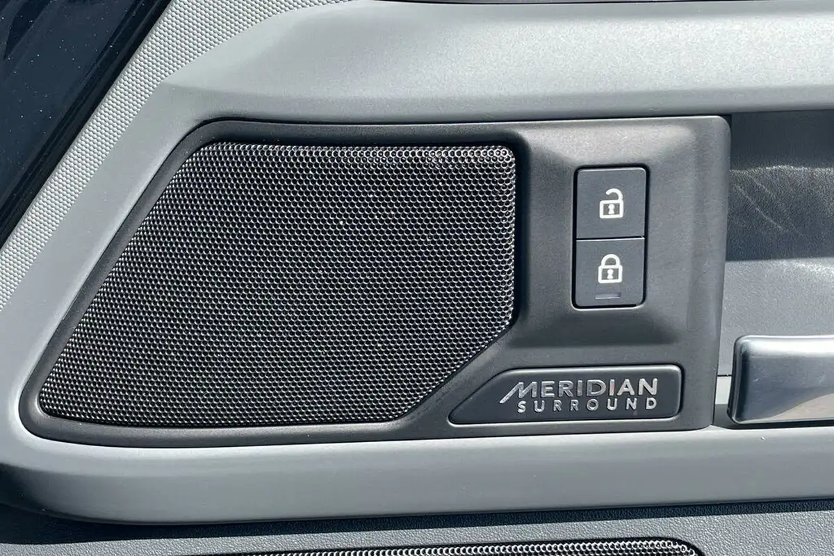 2024-land-rover-110-defender-30-d350-x-dynamic-hse-big-48