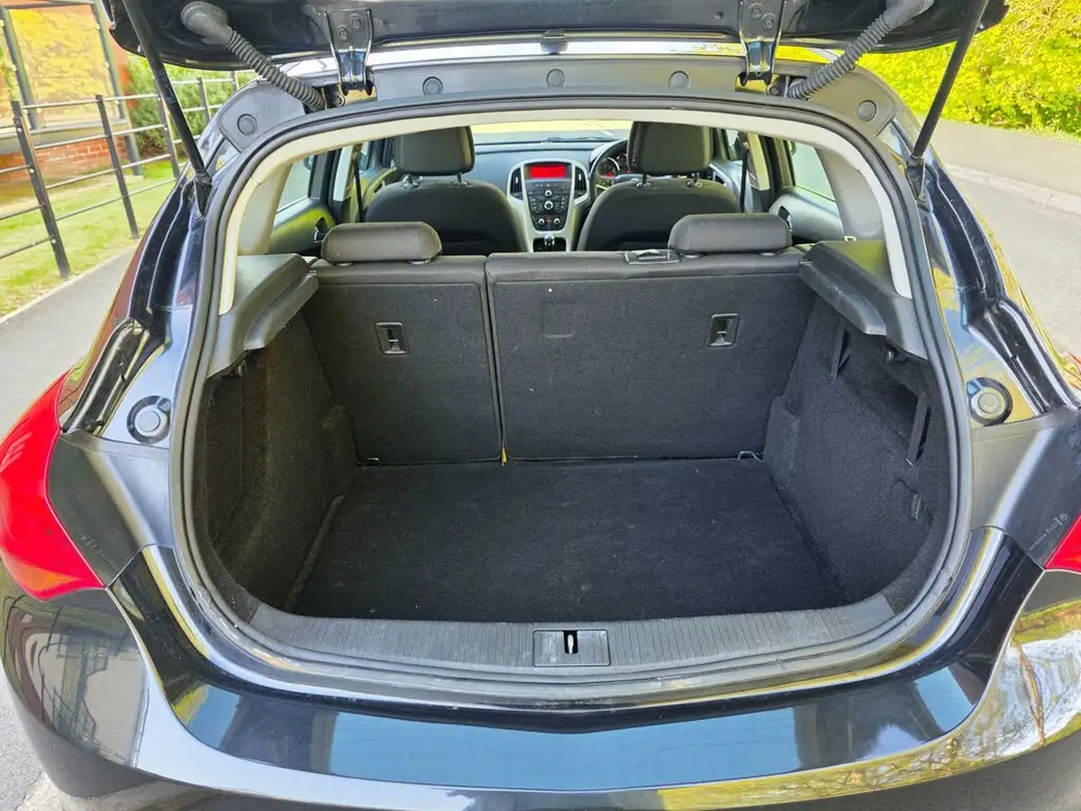 2014-vauxhall-astra-16-energy-big-32