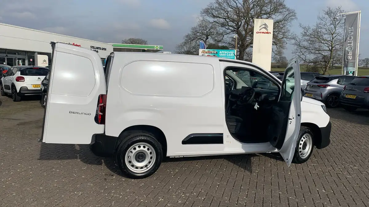 2024-citroen-berlingo-15-bluehdi-m-enterprise-100pseu6e-big-31