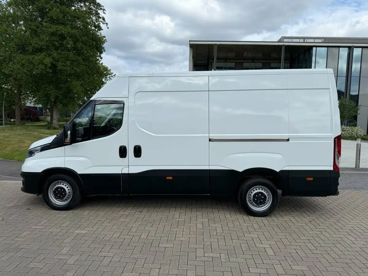 2023-iveco-daily-s-class-23td-35s14v-business-3520mm-h2-136pseu6dt-big-2