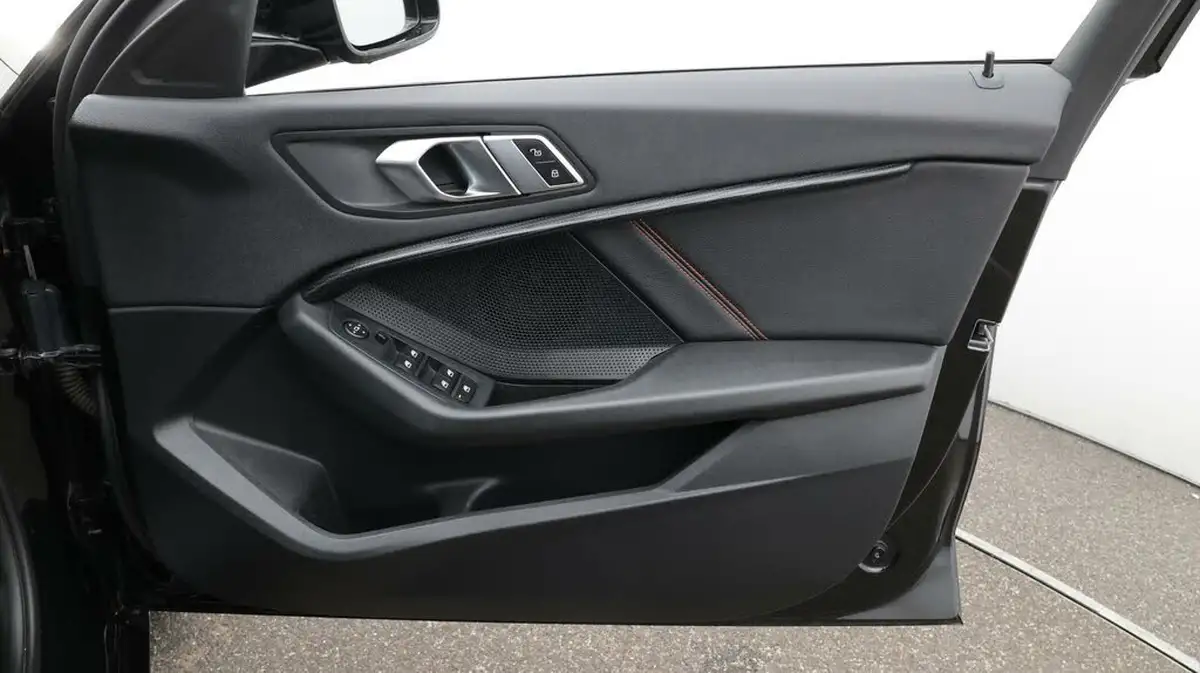 2022-bmw-1-series-15td-116d-sport-dct-big-15
