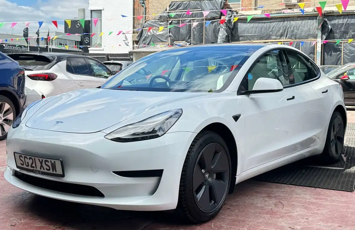 2021-tesla-model-3-e-long-range-4x4-big-3