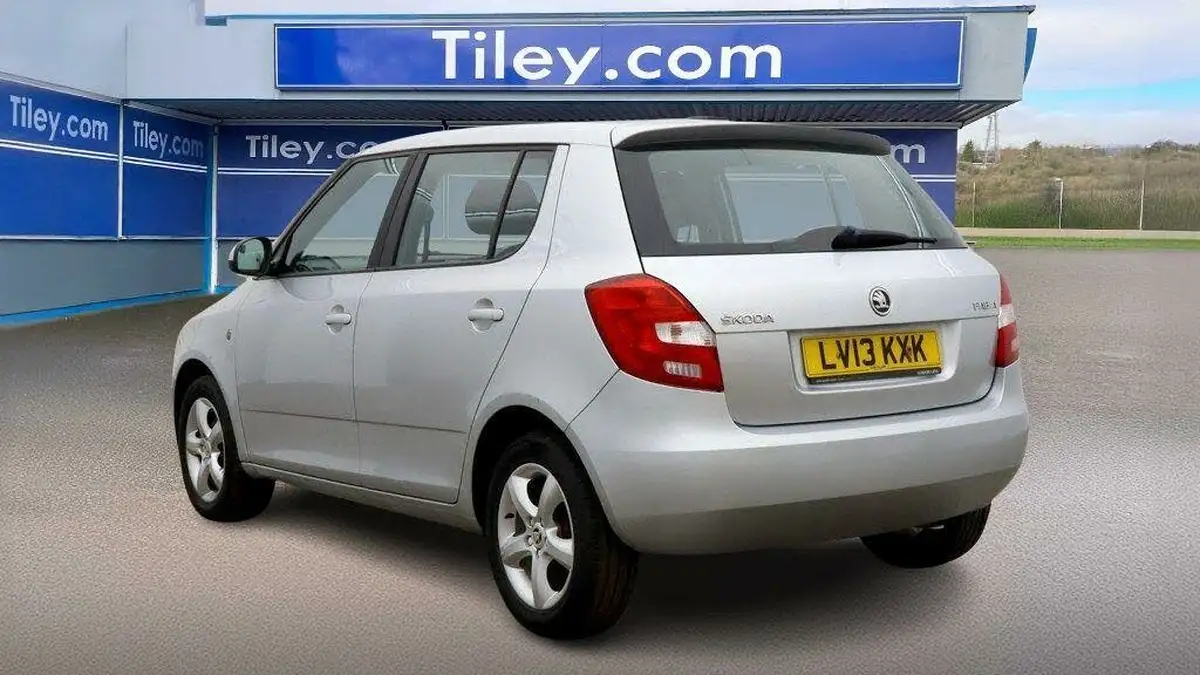 2013-skoda-fabia-12-se-70bhp-hatchback-1198cc-big-4