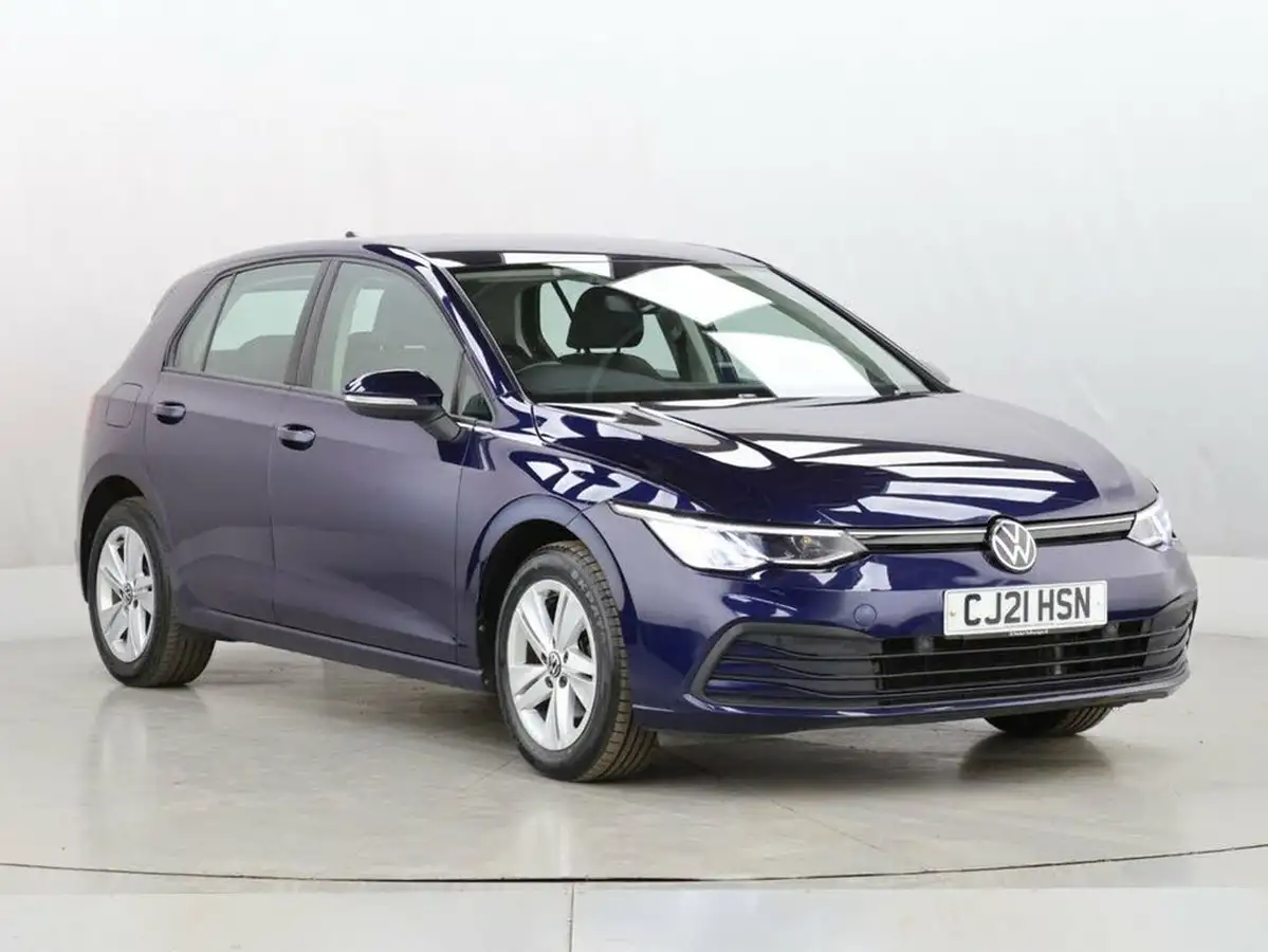 2021-volkswagen-golf-10-etsi-life-hatchback-big-1