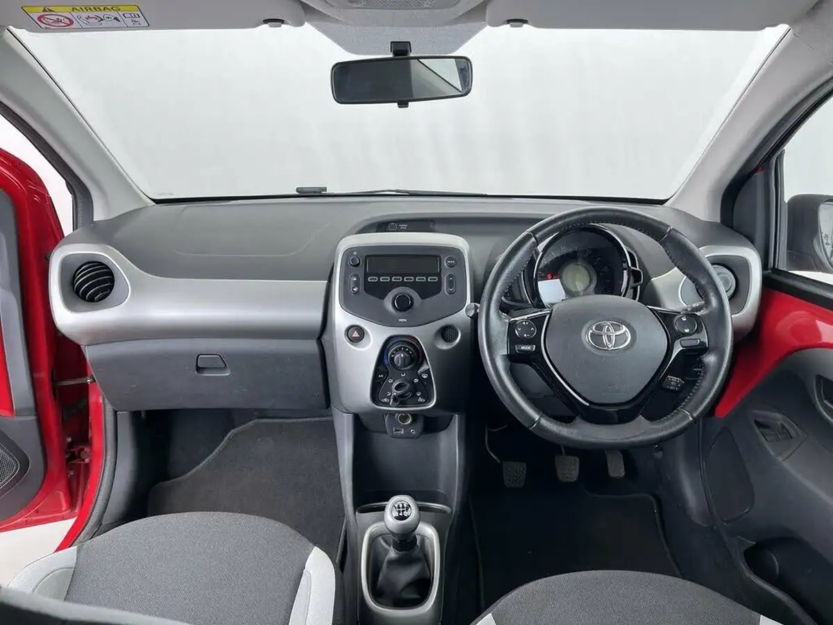 2015-toyota-aygo-10-vvt-i-x-play-3d-big-7