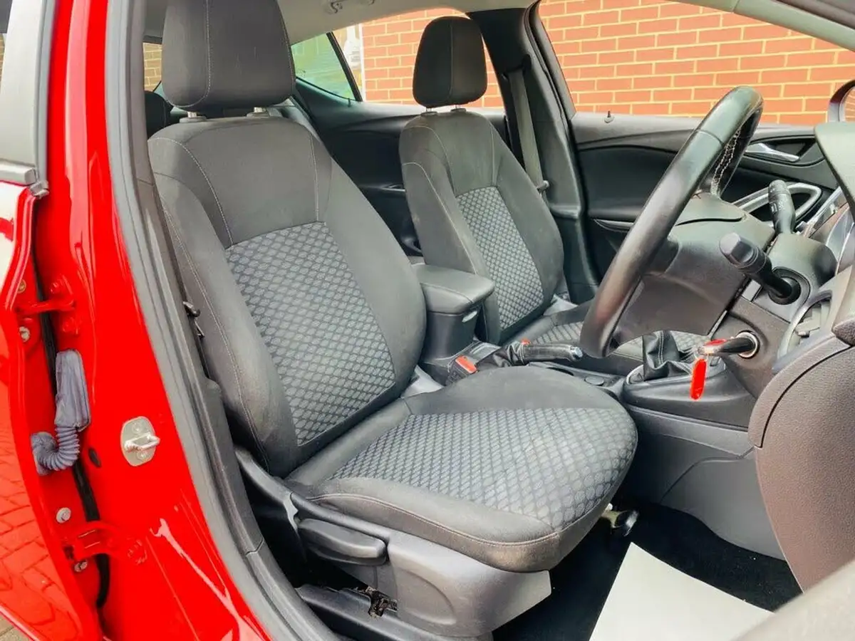 2018-vauxhall-astra-10i-turbo-tech-line-nav-ssecotec-hatchback-big-3