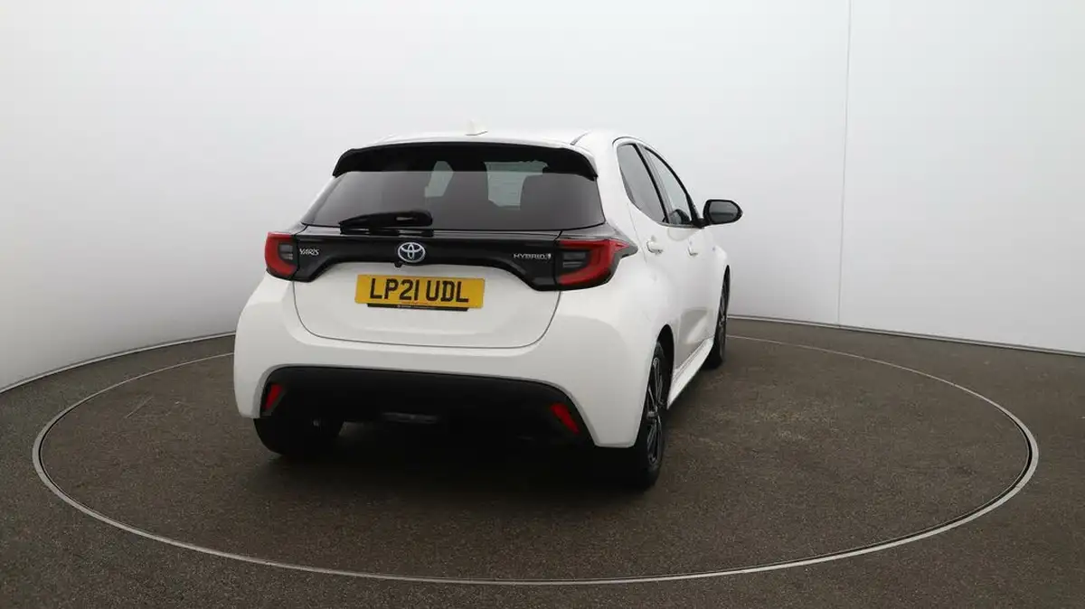 2021-toyota-yaris-15-vvt-i-design-big-50