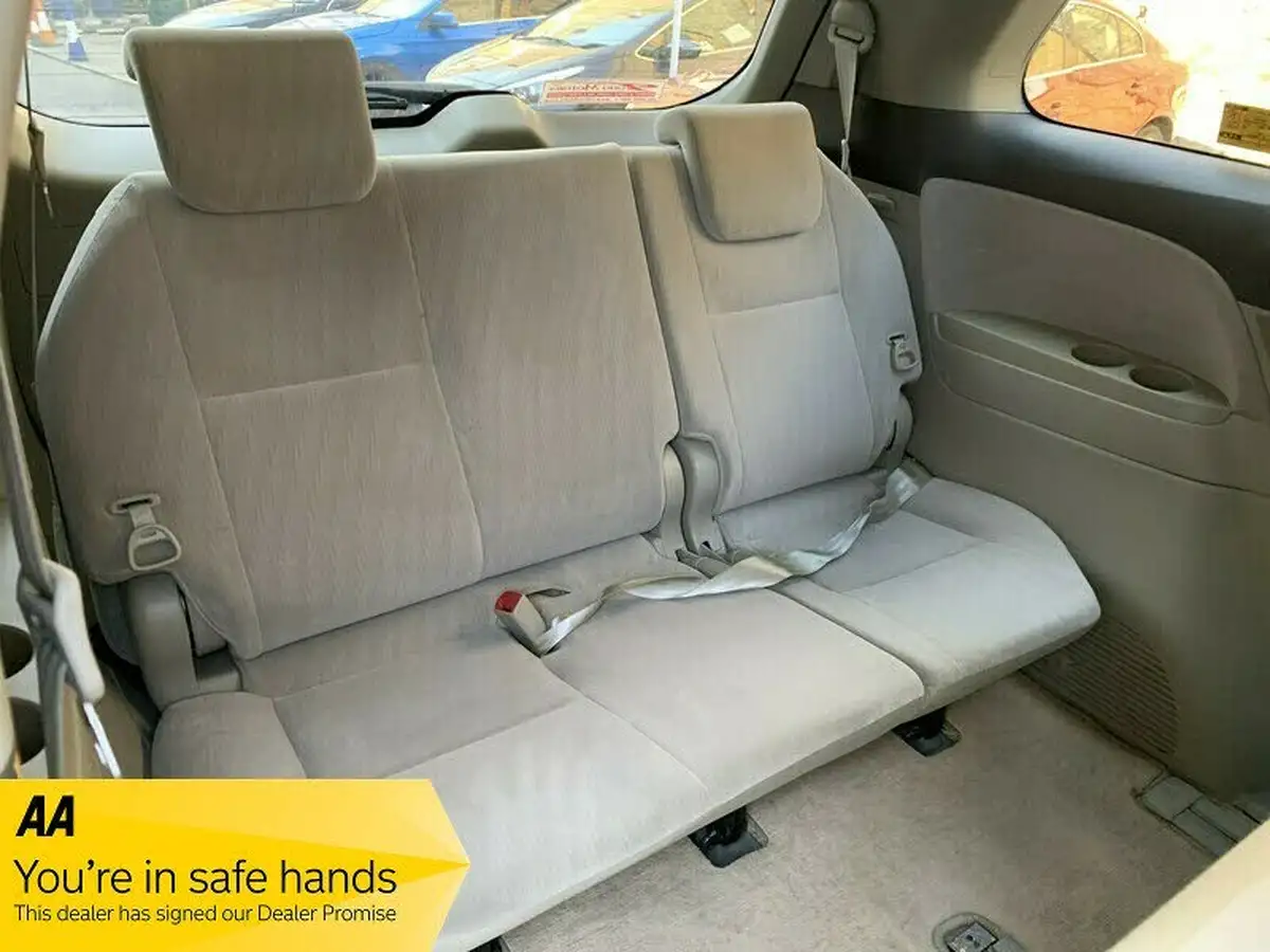 2012-toyota-estima-aeras-24-big-16