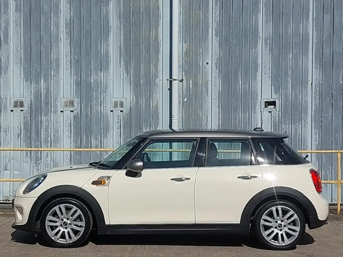 2017-mini-cooper-15-cooper-seven-5d-big-3