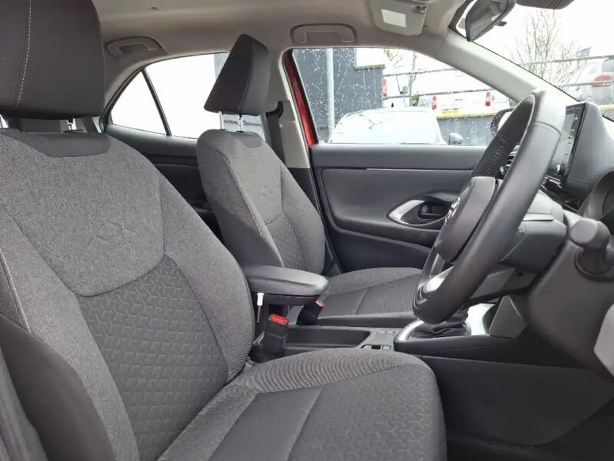 2022-toyota-yaris-cross-15-vvt-i-icon-big-17