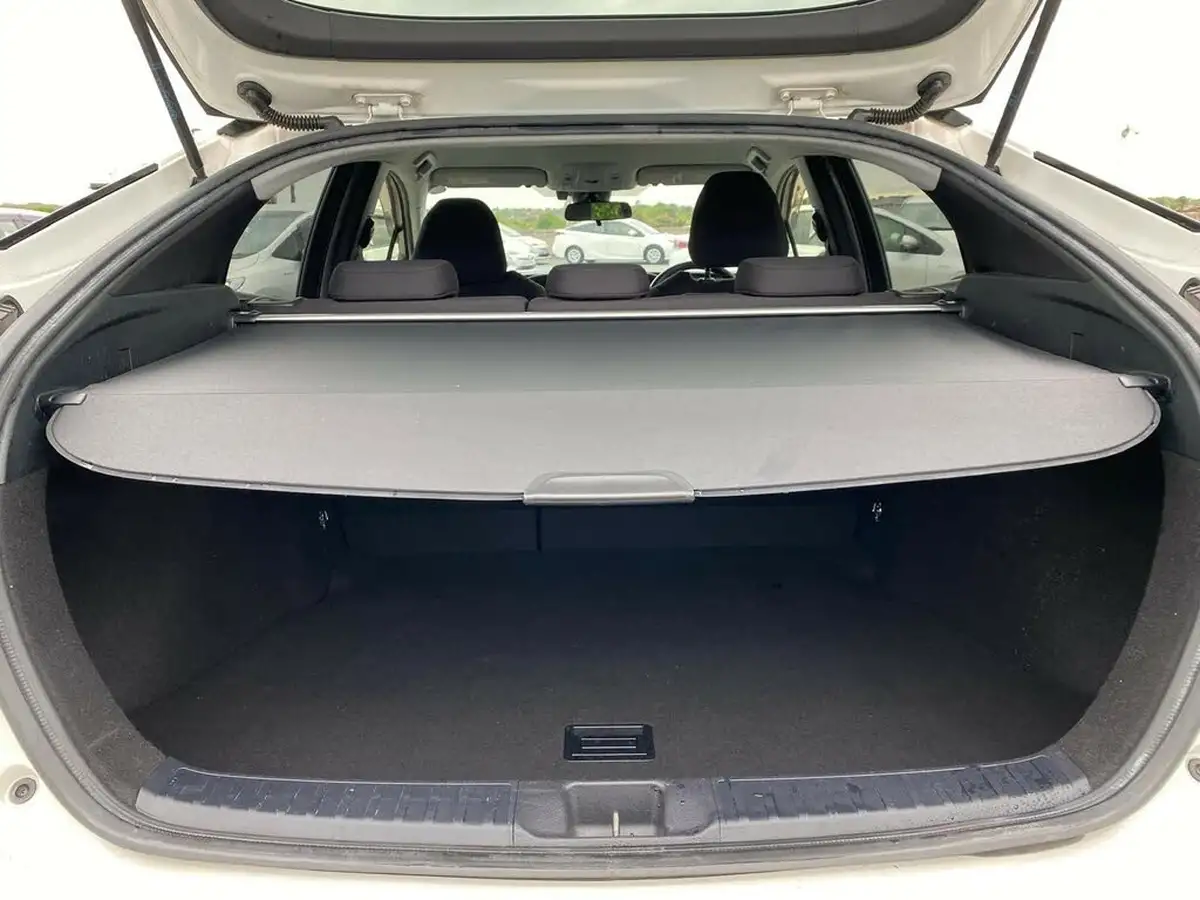 2017-toyota-prius-big-22