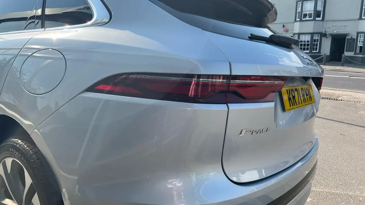 2021-jaguar-f-pace-20-p400e-hse-big-18