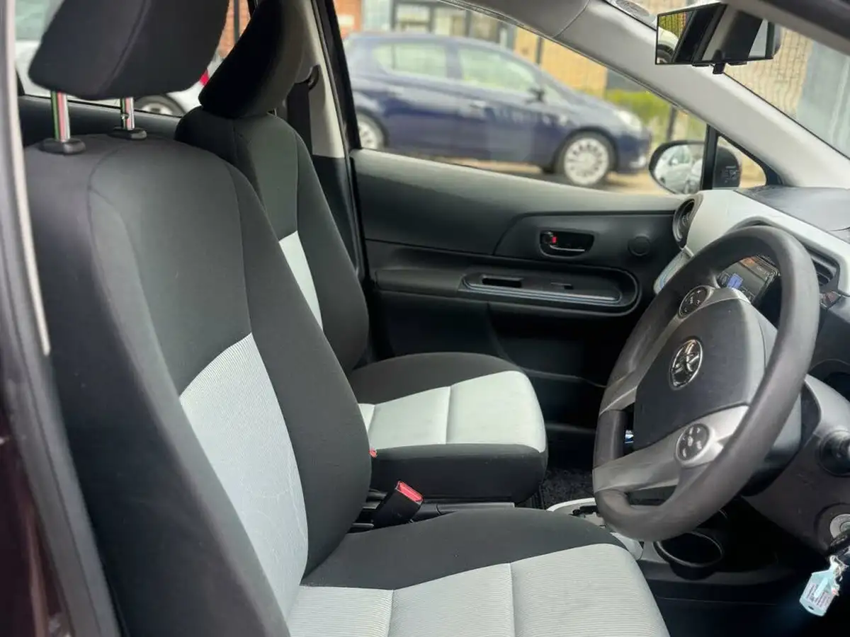 2014-toyota-yaris-big-5
