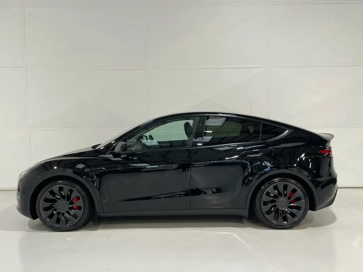 2024-tesla-model-y-e-performance-big-60