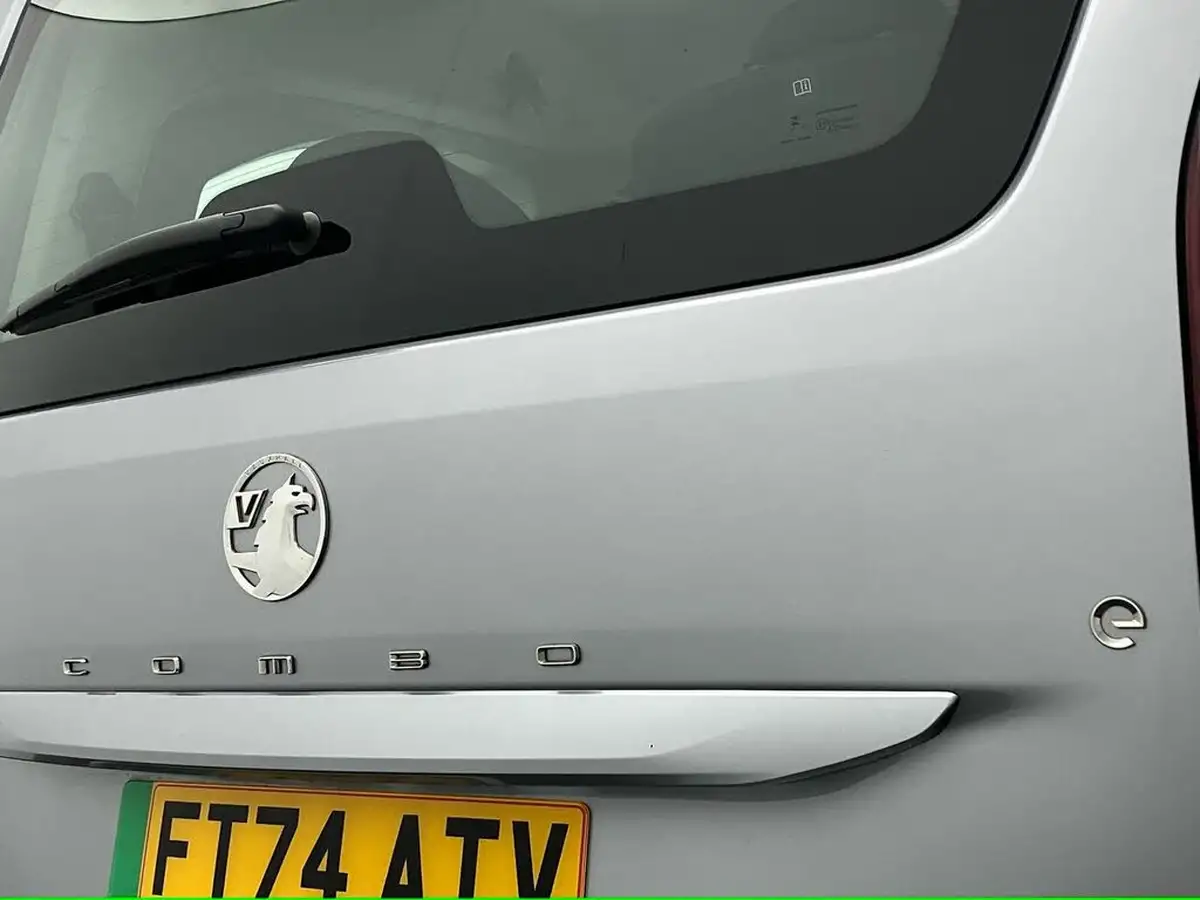 2024-vauxhall-combo-life-e-design-xl-big-22