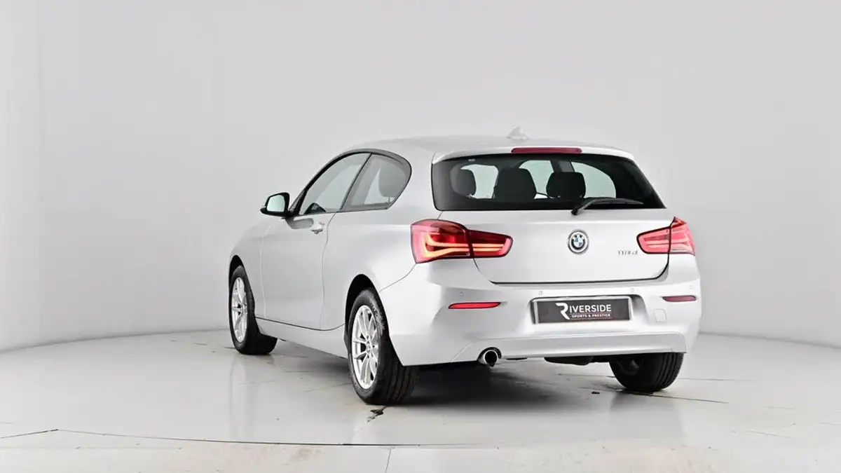 2017-bmw-1-series-20td-118d-se-3d-big-63