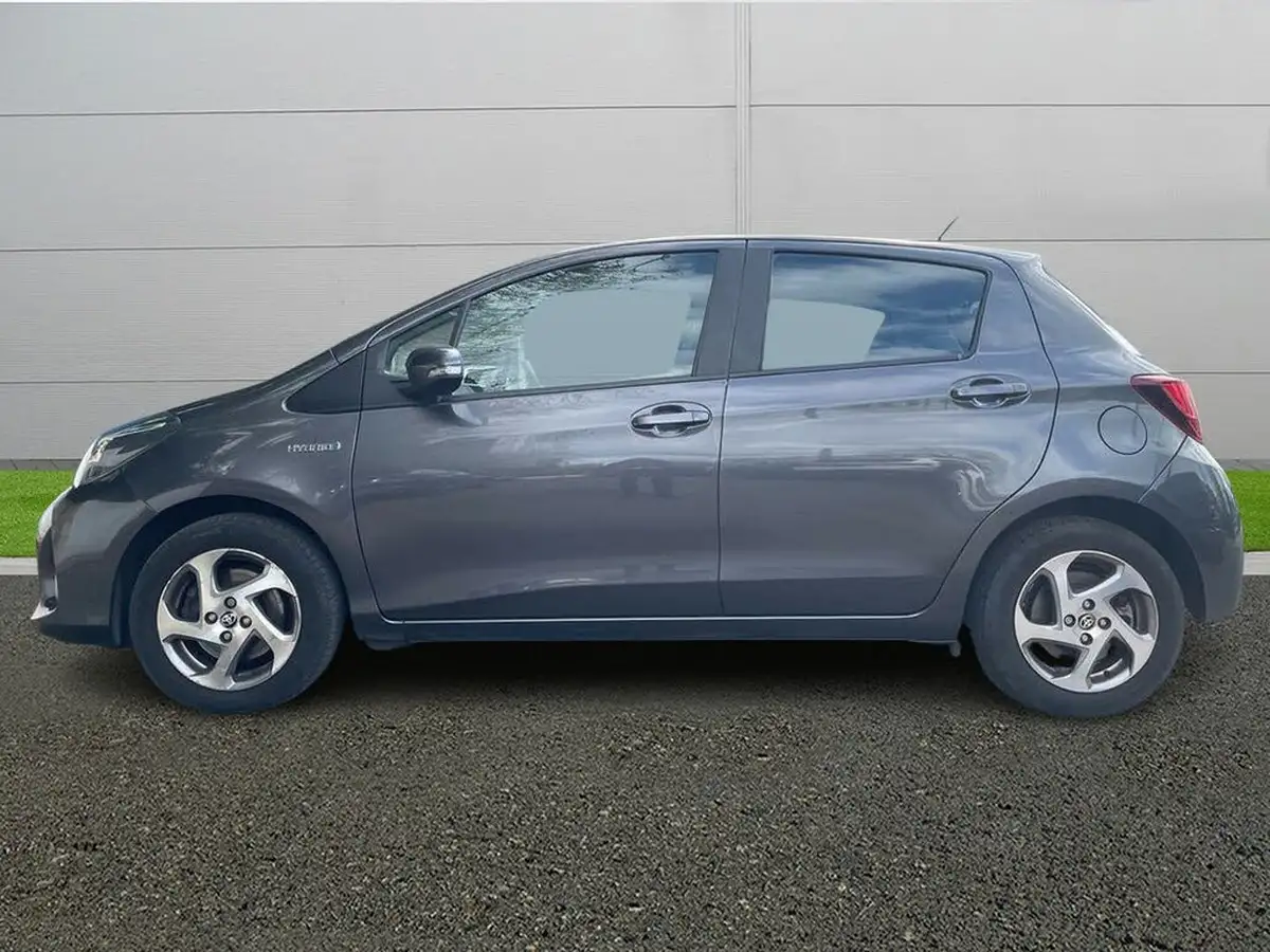 2015-toyota-yaris-15-vvt-i-icon-hybrid-big-3