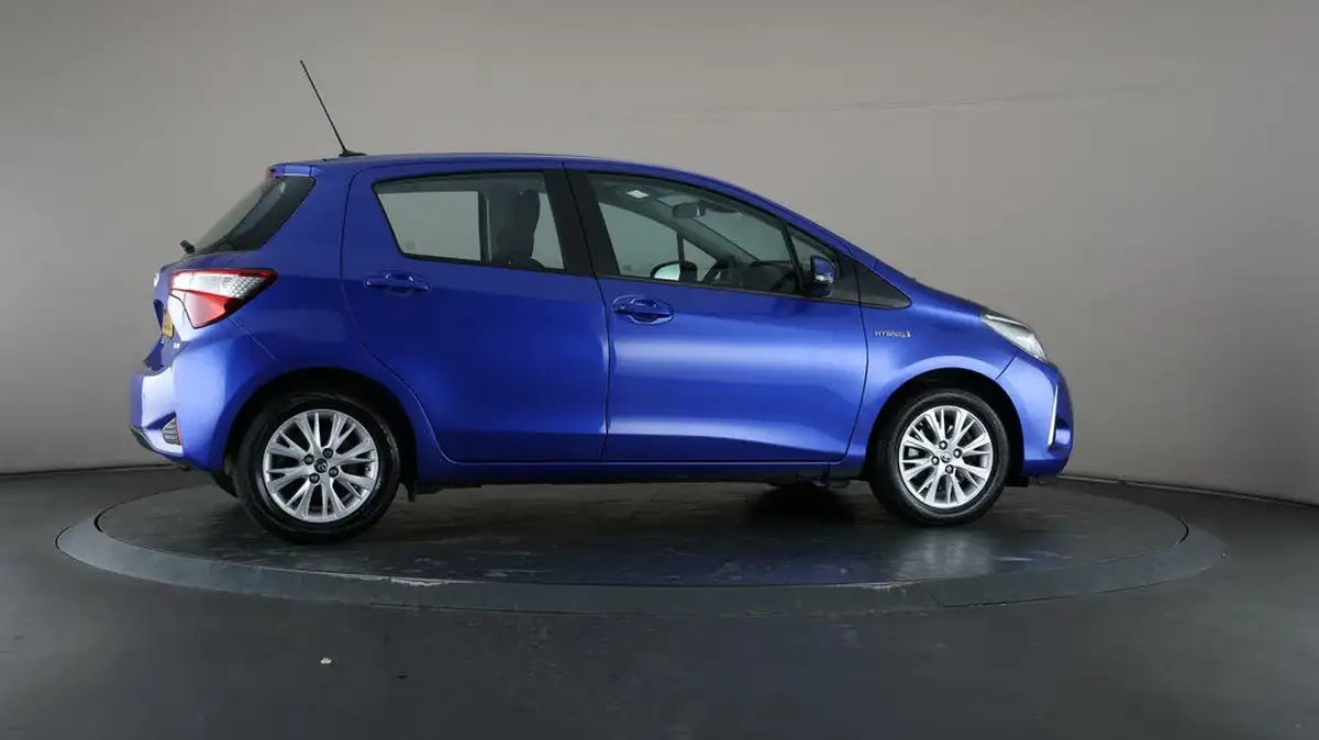 2020-toyota-yaris-15-vvt-i-icon-tech-98bhp-hybrid-1497cc-e-cvt-big-55
