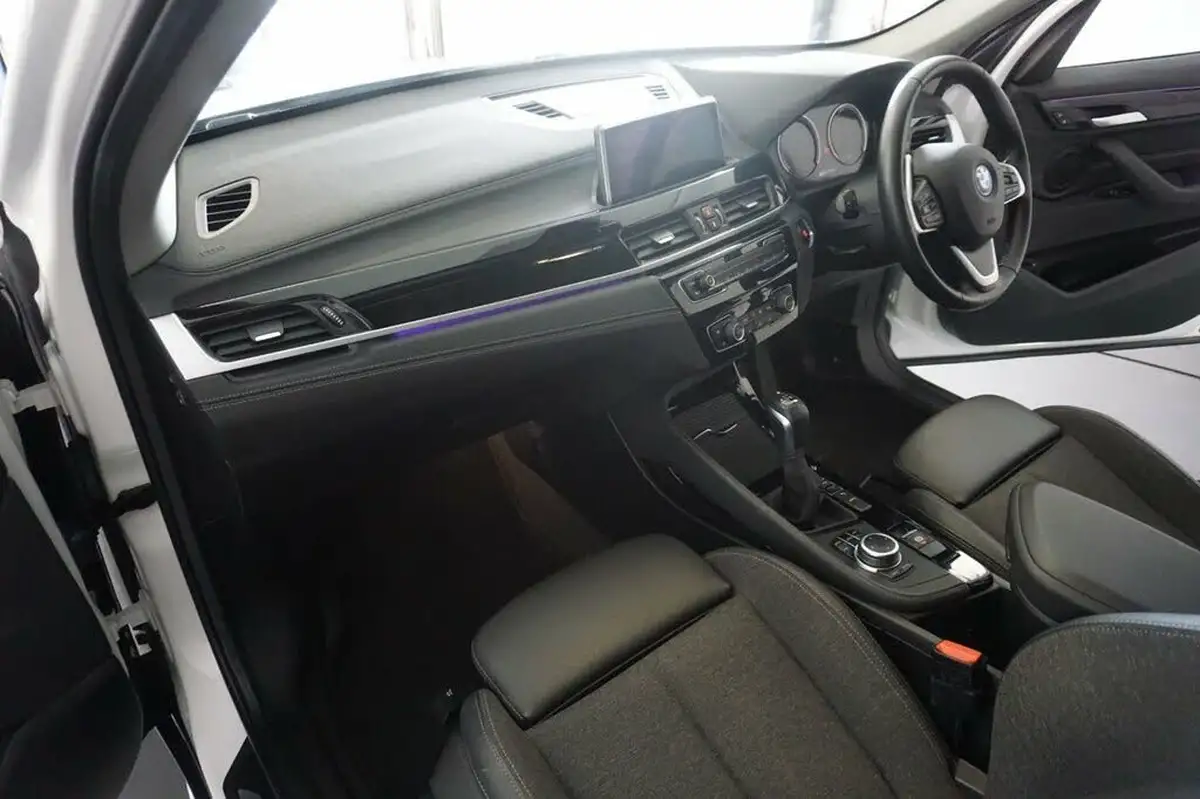 2022-bmw-x1-15-xdrive-25e-phev-sport-big-12