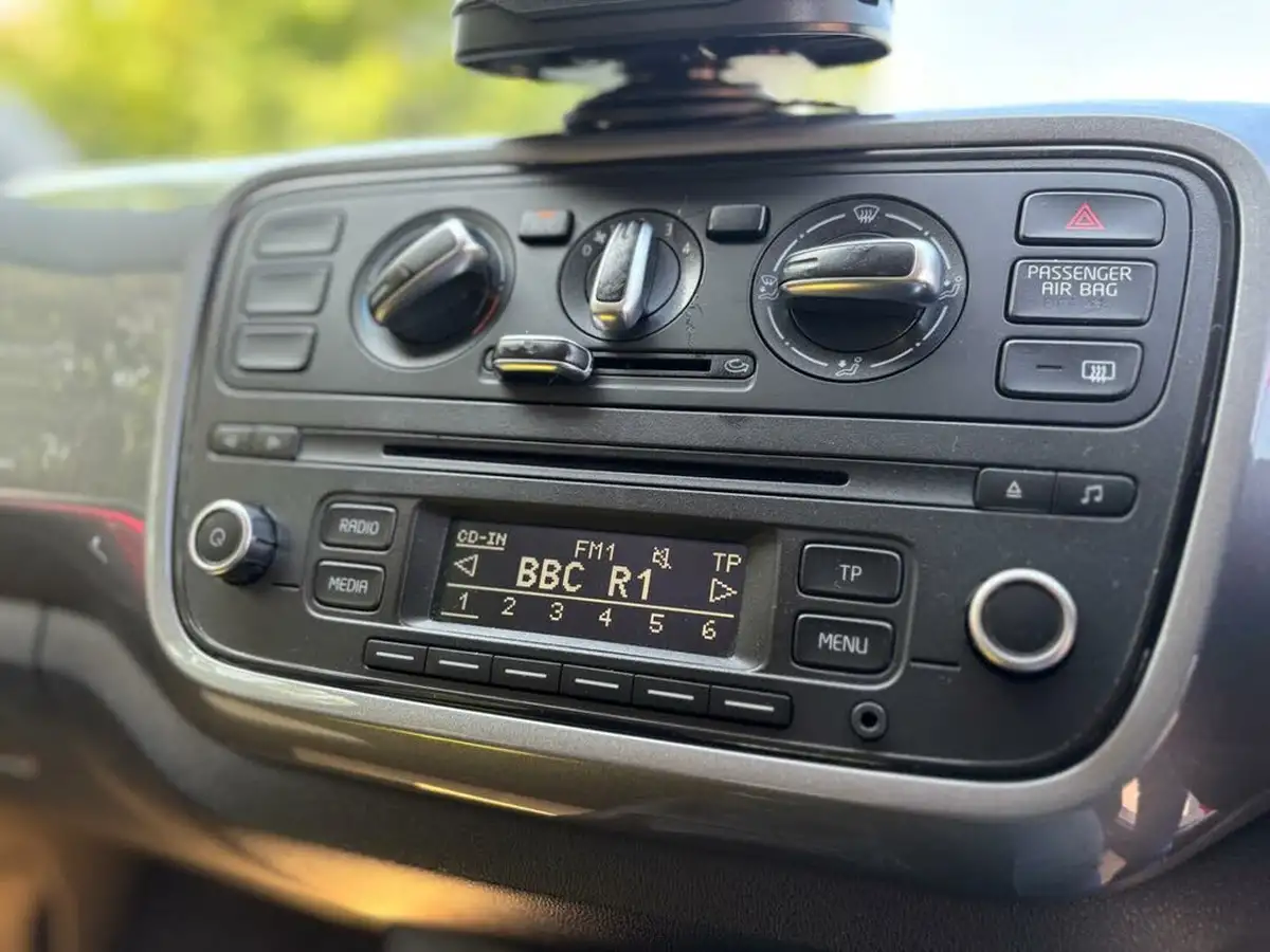 2014-seat-mii-10-i-tech-5d-big-24