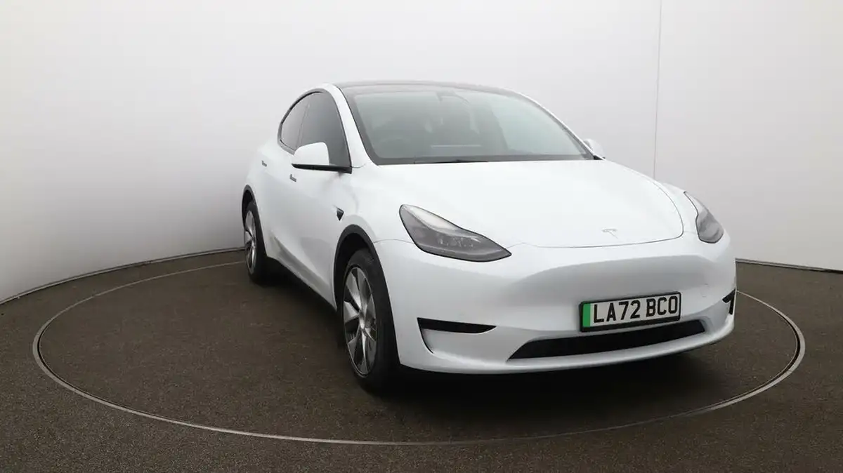 2022-tesla-model-y-e-rwd-big-33
