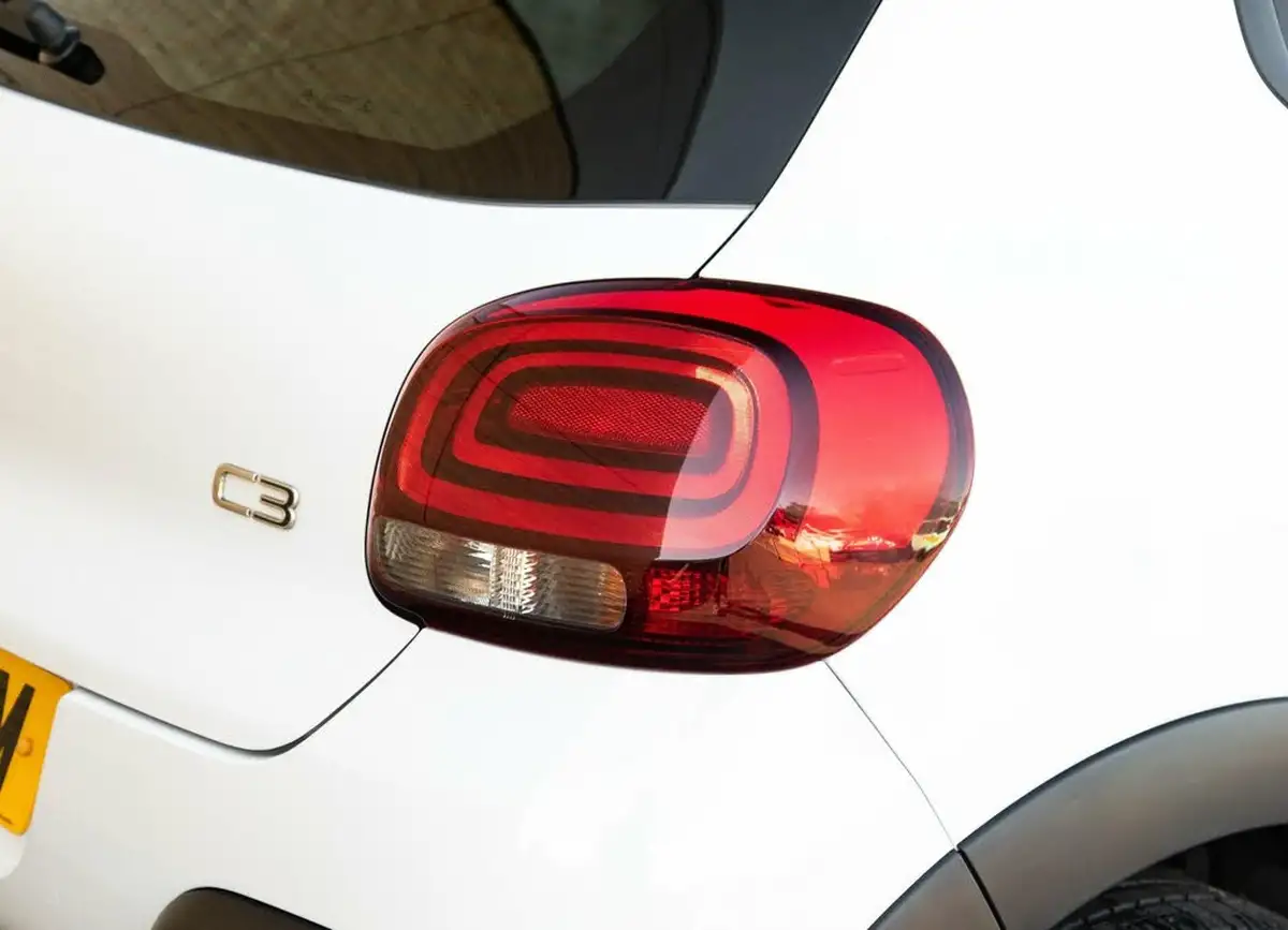 2018-citroen-c3-12-puretech-feel-82ps-big-9