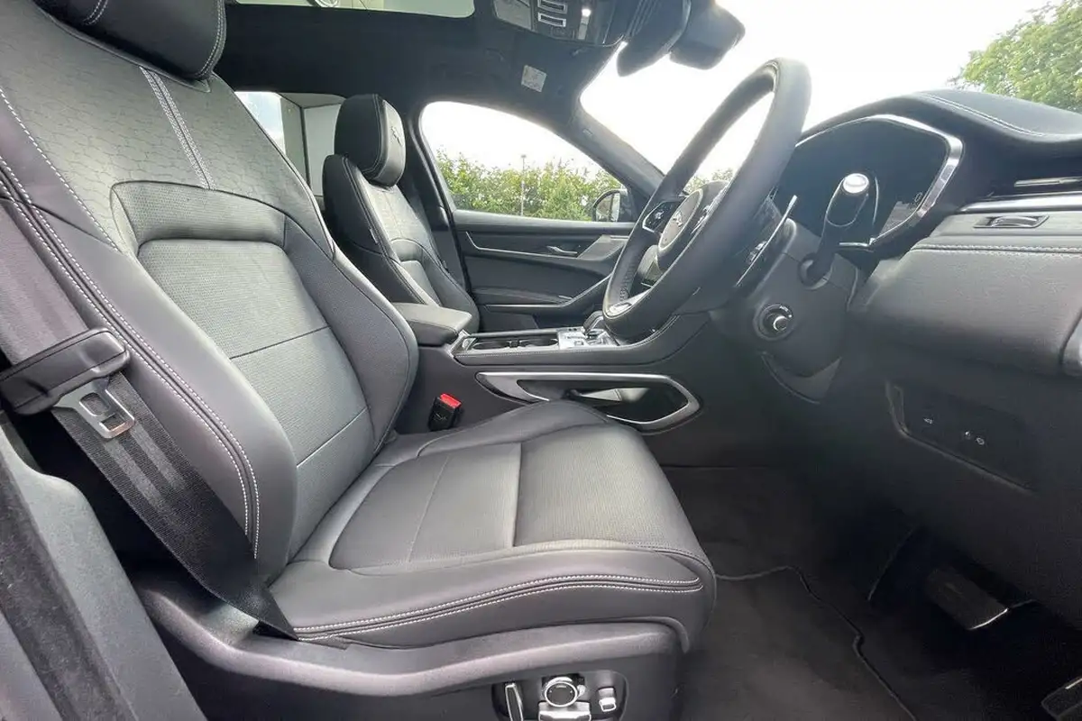 2024-jaguar-f-pace-20-d200-r-dynamic-hse-black-big-8