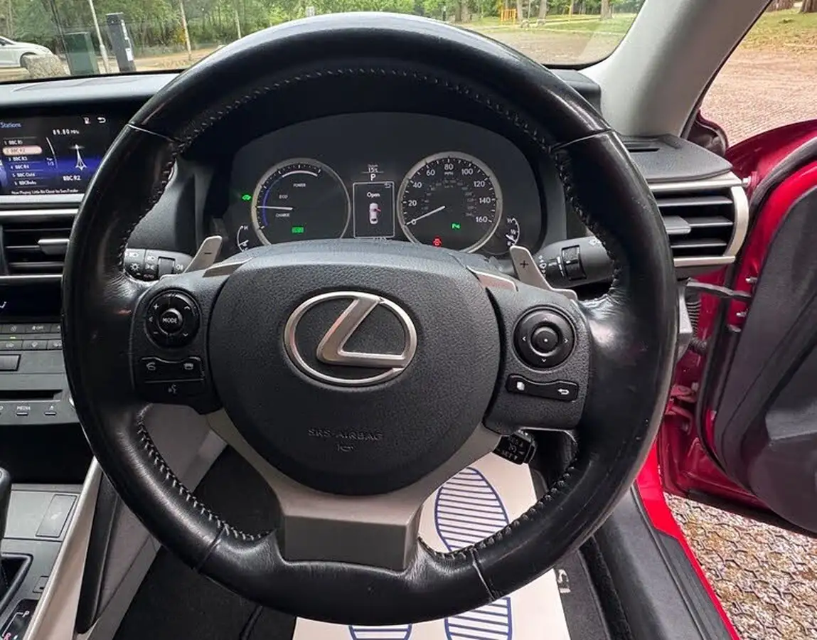 2015-lexus-is-300h-25-sport-big-18