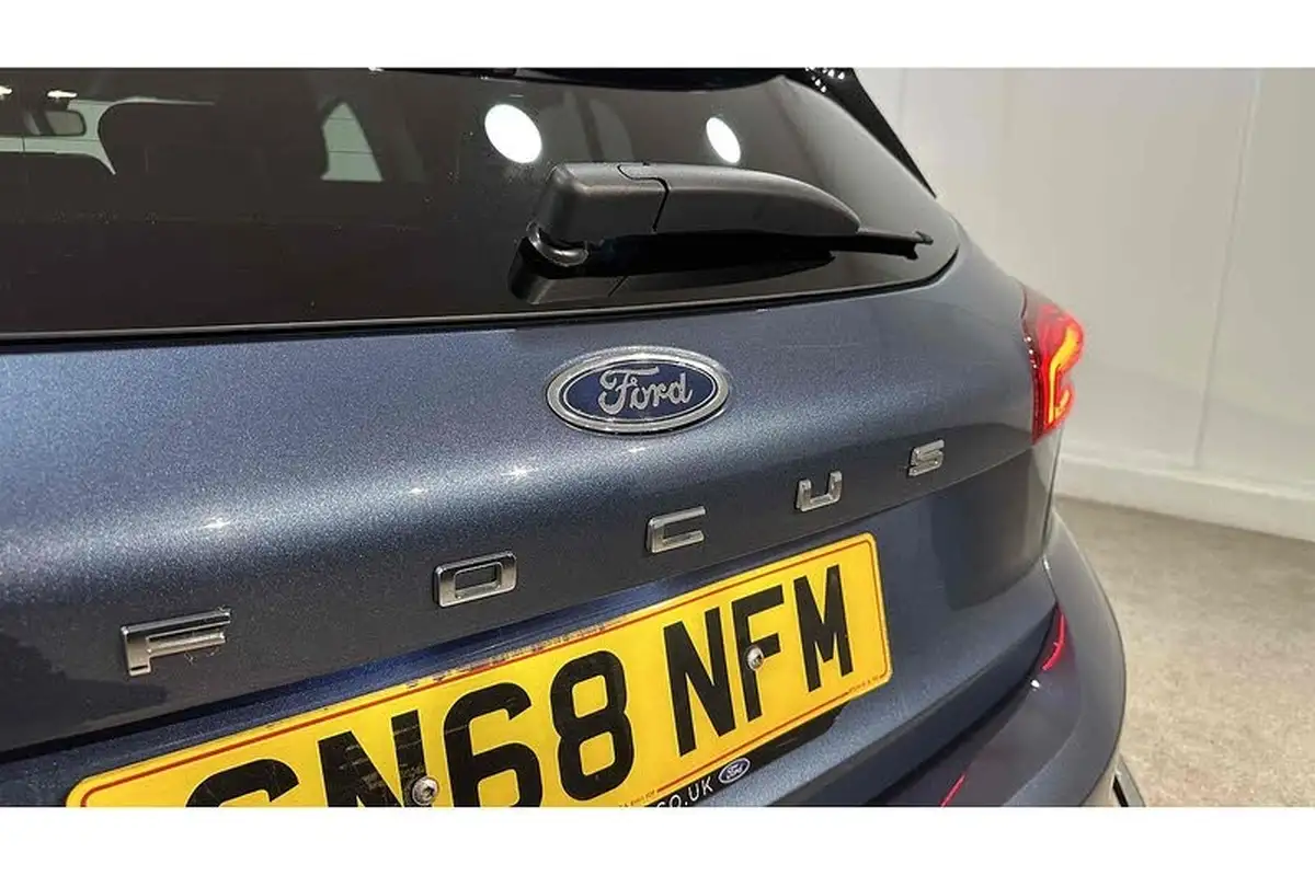 2019-ford-focus-10t-titanium-ss-hatchback-big-10