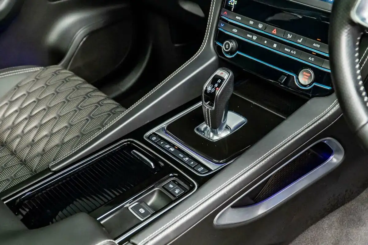 2020-jaguar-f-pace-50-v8-sc-svr-big-23