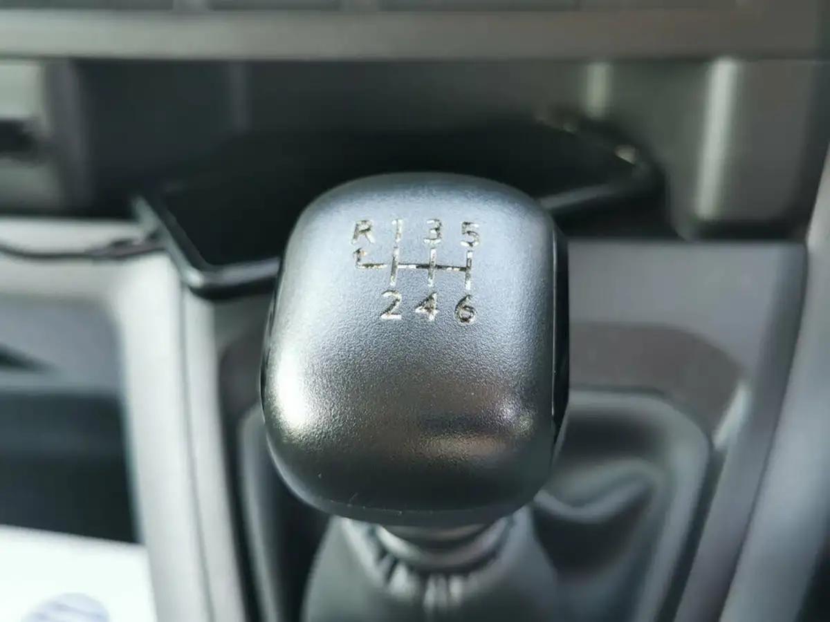 2020-peugeot-expert-15-bluehdi-professional-compact-1000-big-12