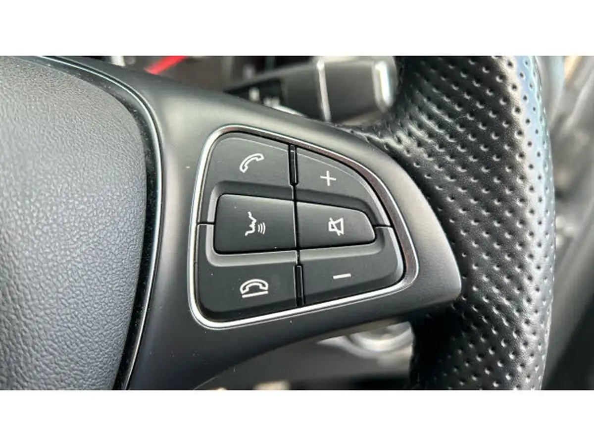 2020-mercedes-benz-v-class-20d-v300d-amg-line-extra-long-big-21
