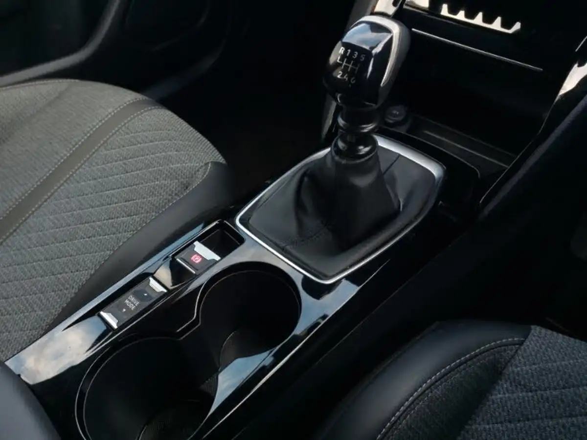 2023-peugeot-2008-suv-12-puretech-allure-big-14