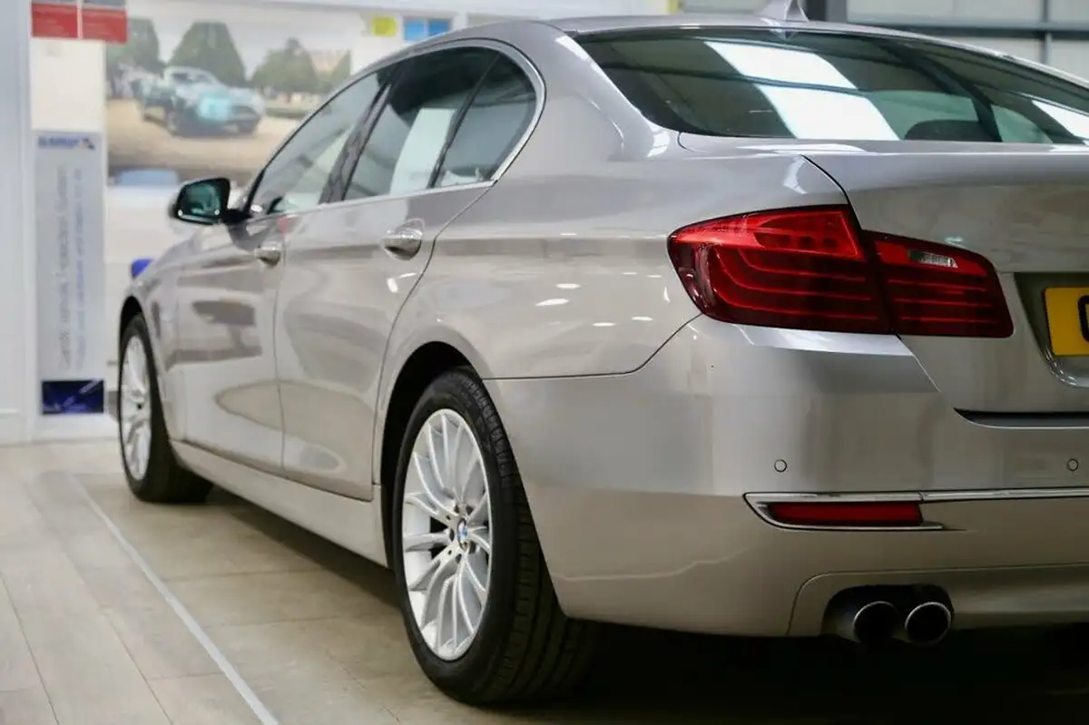 2014-bmw-5-series-20-528i-luxury-saloon-4d-auto-big-13