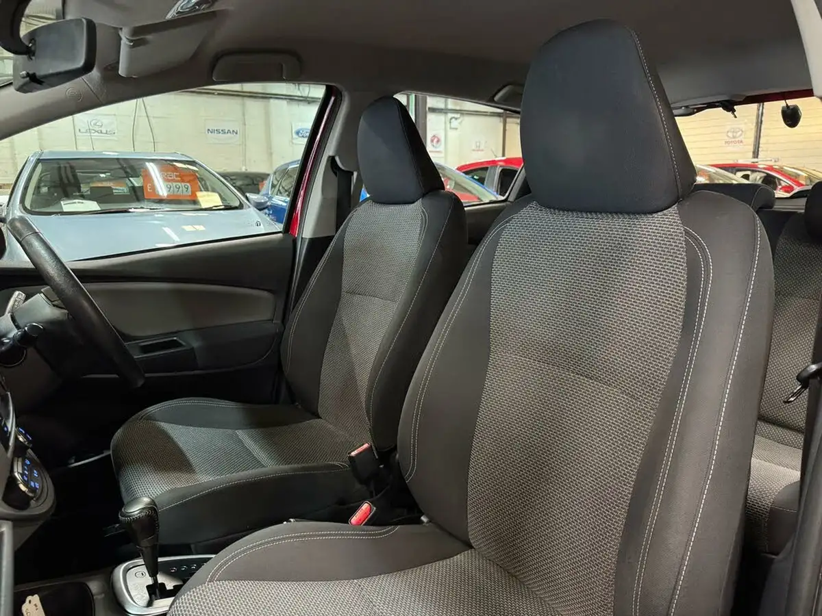 2015-toyota-yaris-15-vvt-i-icon-hybrid-big-17