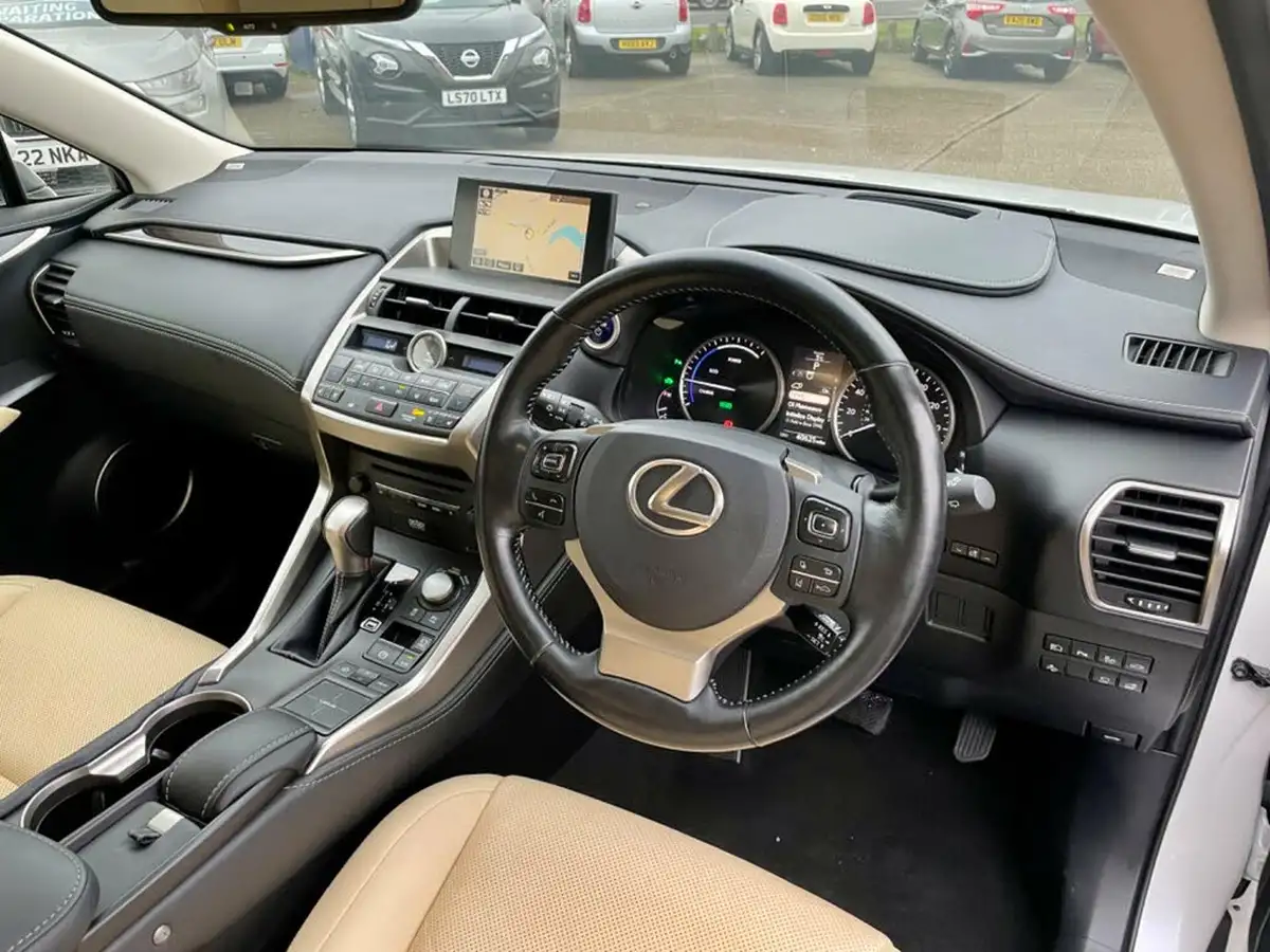 2016-lexus-nx-300h-25-premier-big-15