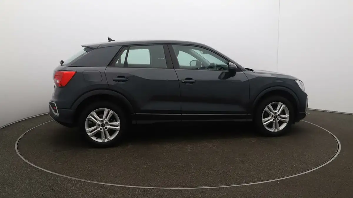 2022-audi-q2-10-30-tfsi-sport-big-41