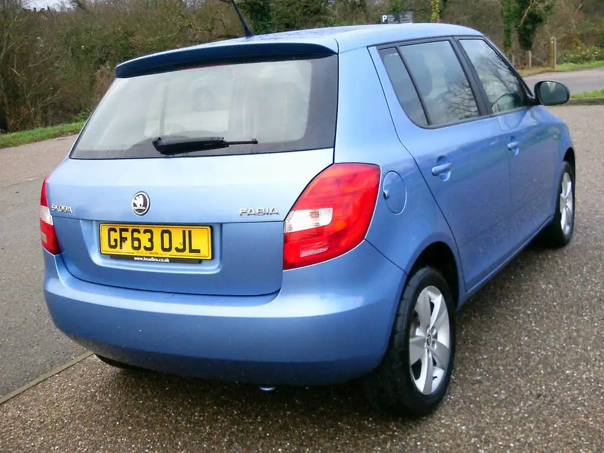 2013-skoda-fabia-12-se-70bhp-hatchback-1198cc-big-6