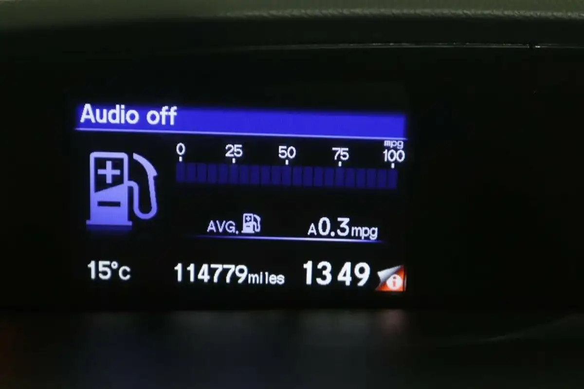 2015-honda-civic-16-i-dtec-se-plus-honda-connect-hatchback-big-16