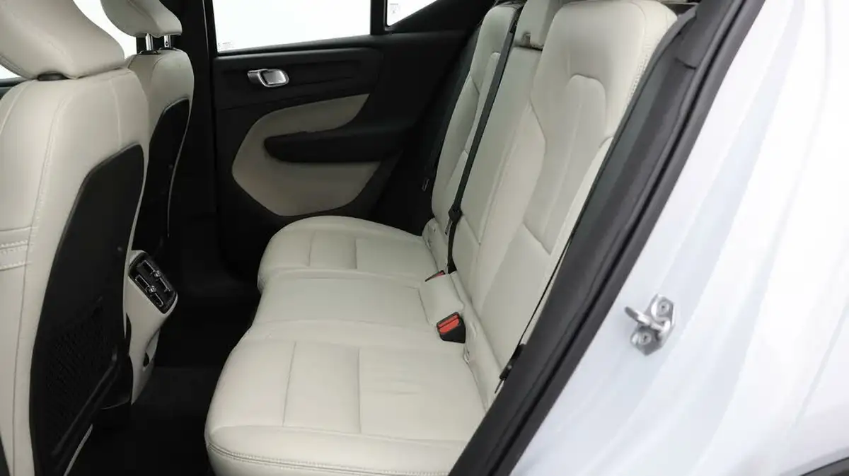 2021-volvo-xc40-15-t3-inscription-pro-163bhp-big-15
