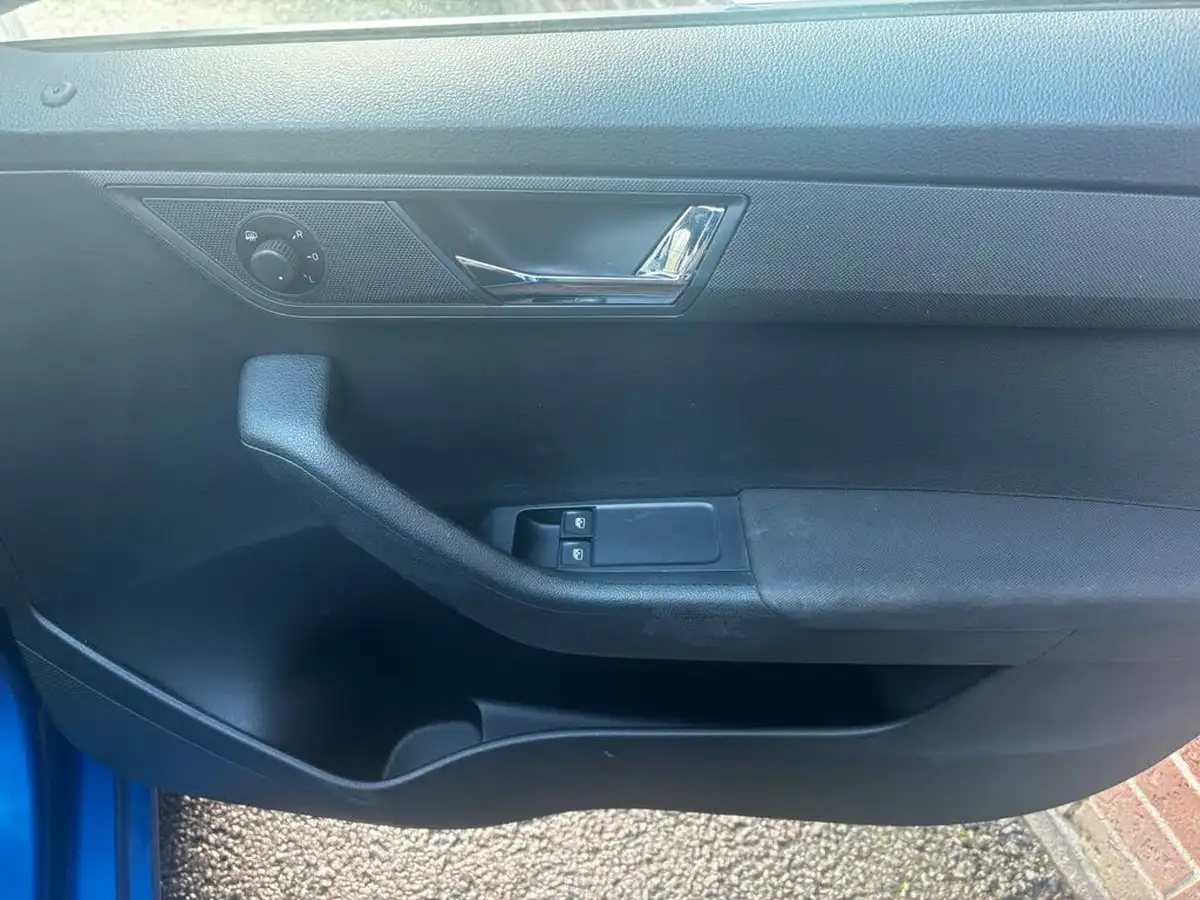 2019-skoda-fabia-10-tsi-se-109ps-hatchback-dsg-big-16
