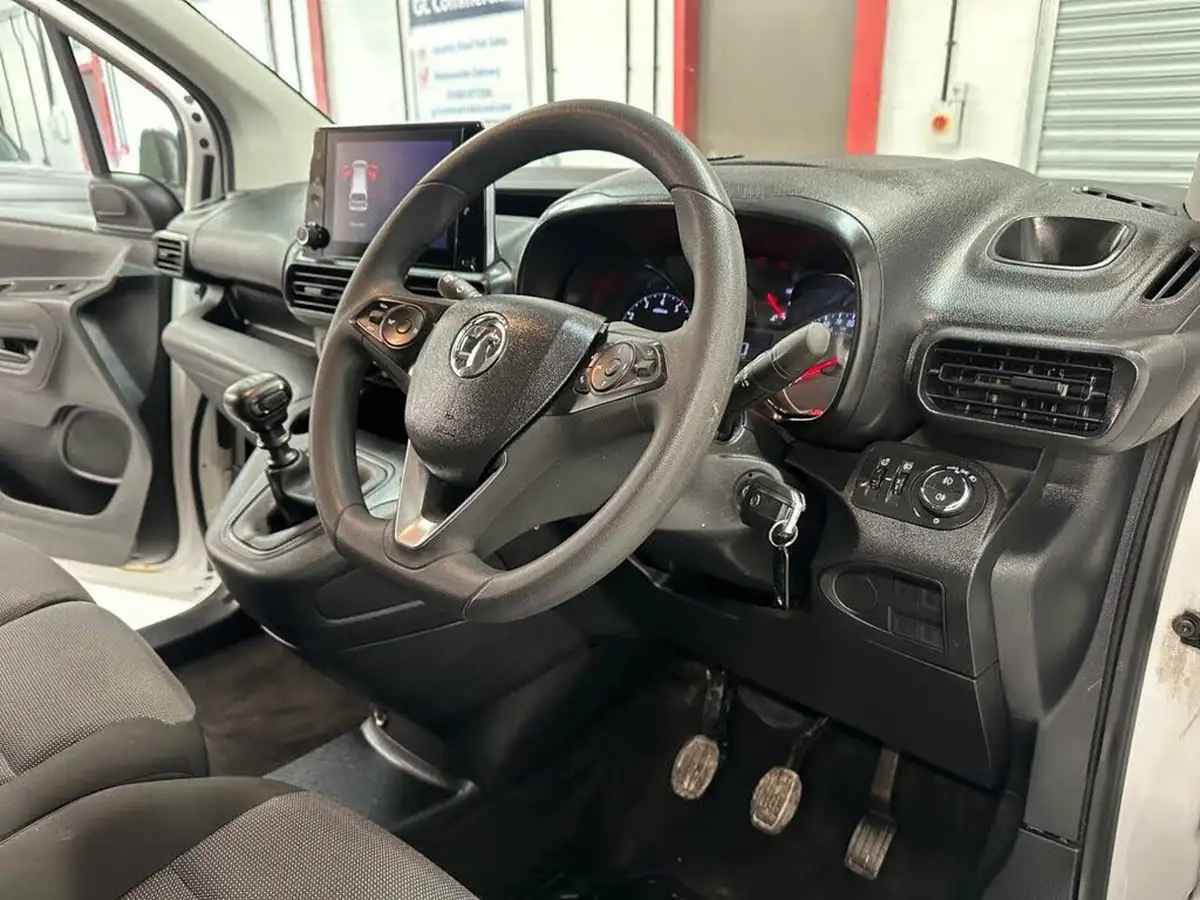 2022-vauxhall-combo-15cdti-sportive-2000-100pseu6d-big-15