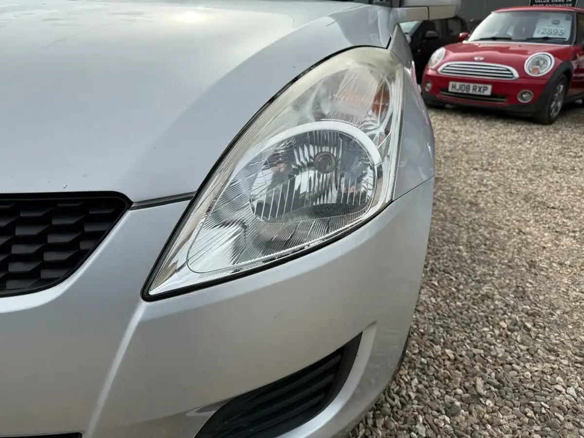 2013-suzuki-swift-12-sz2-5d-big-46