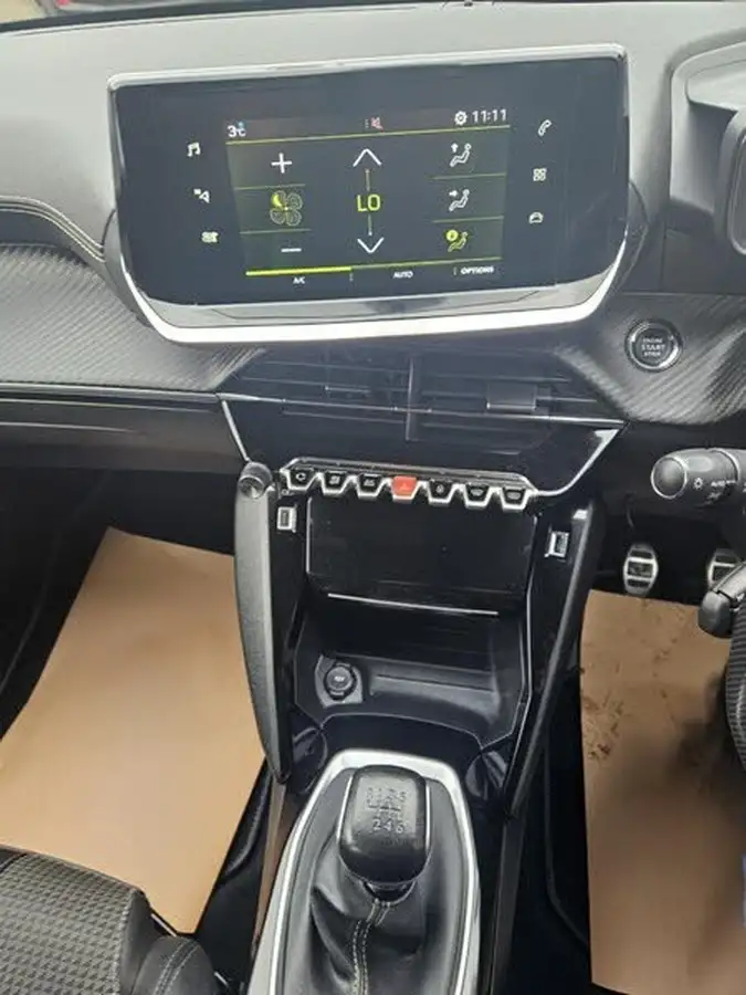 2021-peugeot-208-15-bluehdi-gt-big-27