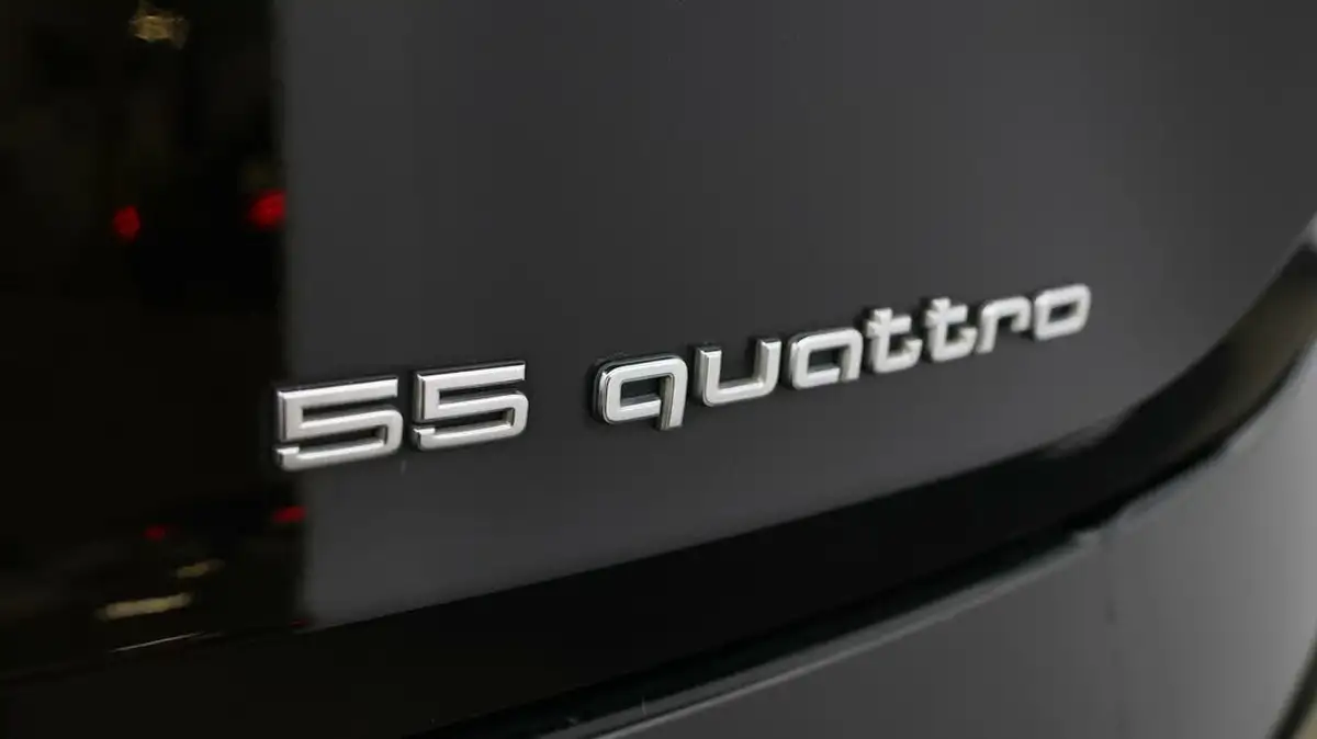2019-audi-e-tron-55e-big-19