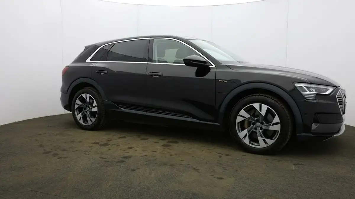 2019-audi-e-tron-55e-big-41