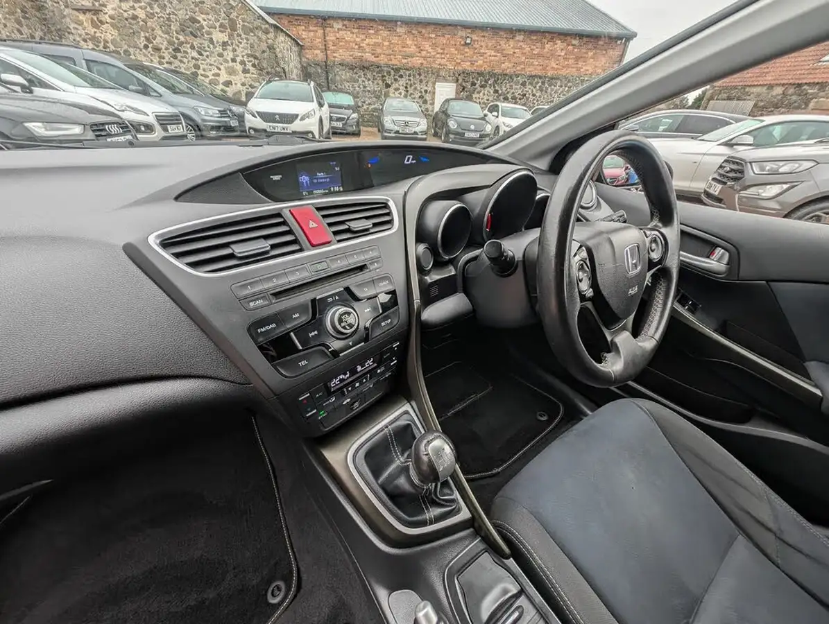2014-honda-civic-16td-se-plus-tourer-big-10