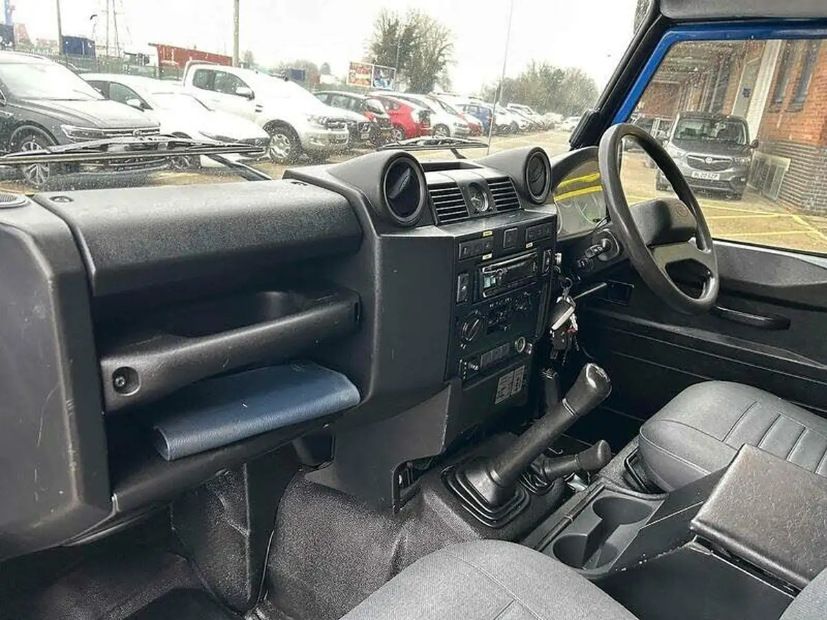2015-land-rover-110-defender-22td-22i-hard-top-big-16