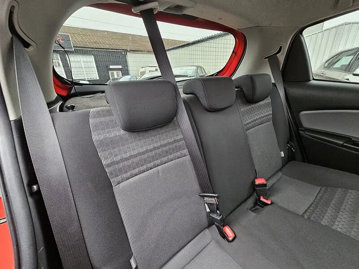 2016-toyota-yaris-133-icon-vvt-i-5d-cvt-big-20